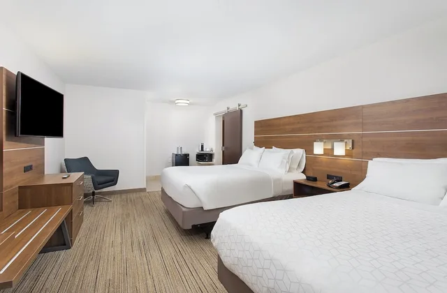 غرفة قياسية بسريرين كوين، Holiday Inn Express Williamsburg 3/4