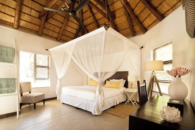 2 Bedrooms, Luxury, Villa, Twin Beds, 2 King Beds, River View, Garden Area، Bushbaby River Lodge 1/1