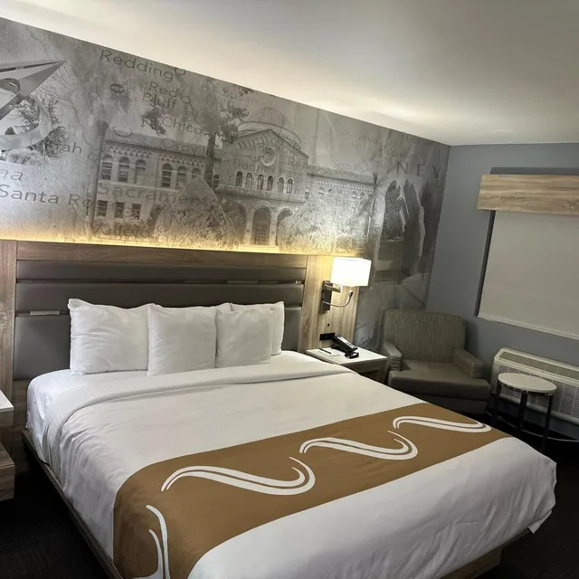 غرفة ديلوكس بسرير كينج، Quality Inn Near Chico State 2/6