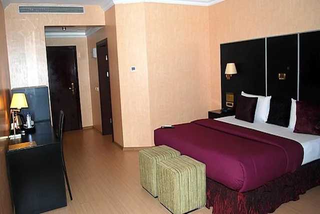 Gold, Plus, Suite، Chesney Hotel 3/3