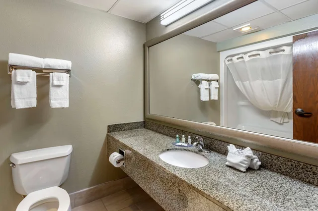 Standard, King Bed, Quality Inn St. Robert - Ft. Leonard Wood 4/6
