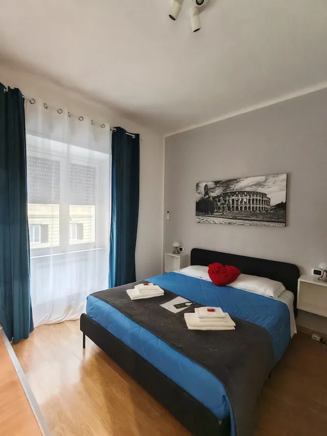 Blue, Queen Bed، Trasteveredreamsuites 1/10
