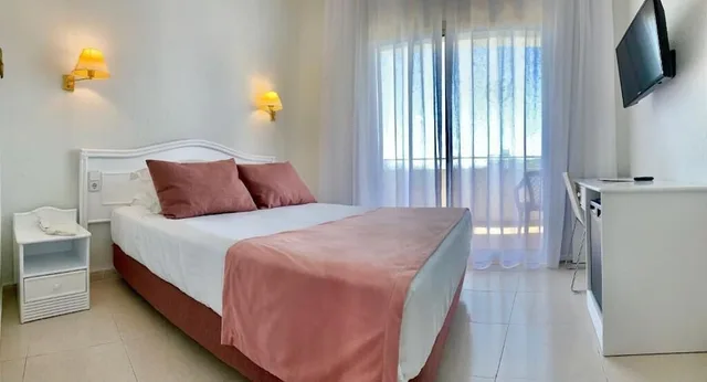 Classic, Queen Bed, Partial Sea View, Balcony, Hotel Aromar 5/10