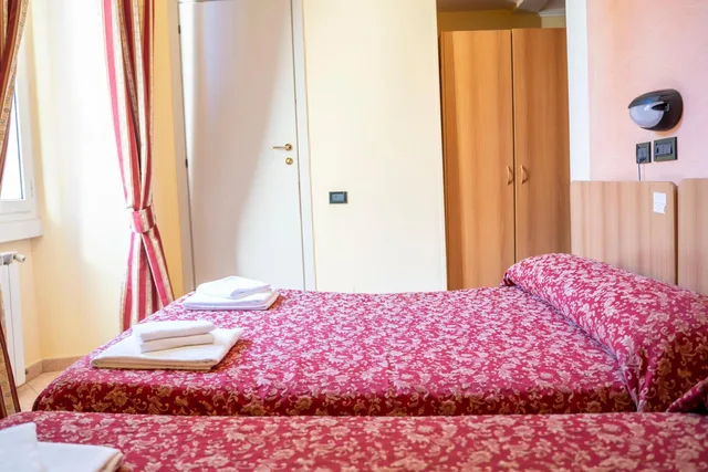 غرفة كلاسيكية ثلاثية، Hotel Ferrarese Roma 9/10