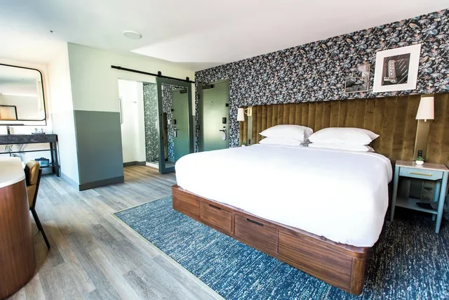غرفة قياسية بسرير كينج، The Darwin Hotel 3/7