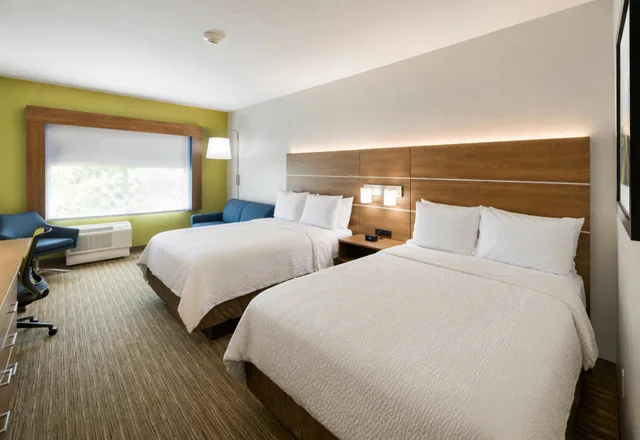 جناح بسريرين كوين لذوي الإعاقة، Holiday Inn Express Suites Lindale 2/6