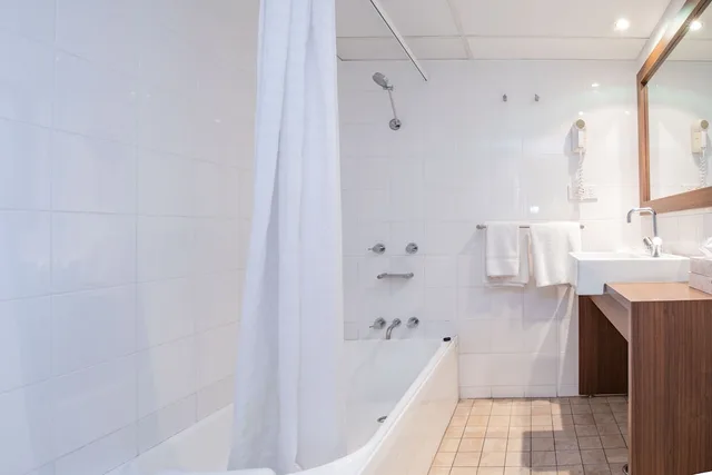 غرفة قياسية بسرير كوين وسرير فردي، ibis Styles Mt Isa Verona 6/6