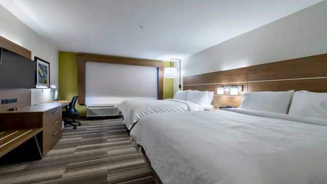 غرفة قياسية بسريرين كوين لذوي الإعاقة، Holiday Inn Express Suites Marion 2/3