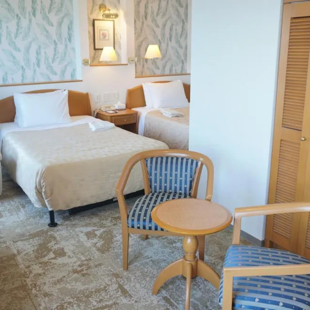 غرفة بسريرين منفصلين بإطلالة على البحر للمدخنين، Naha Beach Side Hotel 2/10