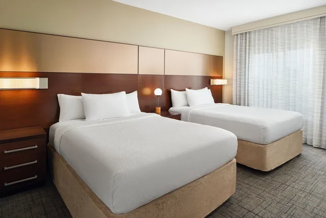 جناح بسريرين كوين بغرفة نوم واحدة مع أريكة لذوي الإعاقة، Residence Inn Fort Myers at I-75 and Gulf Coast Town Center 1/2