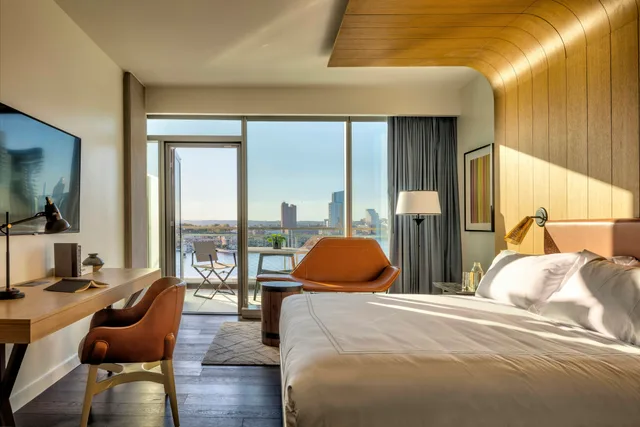 Room, King Bed, Canopy By Hilton Baltimore Harbor Point 1/4