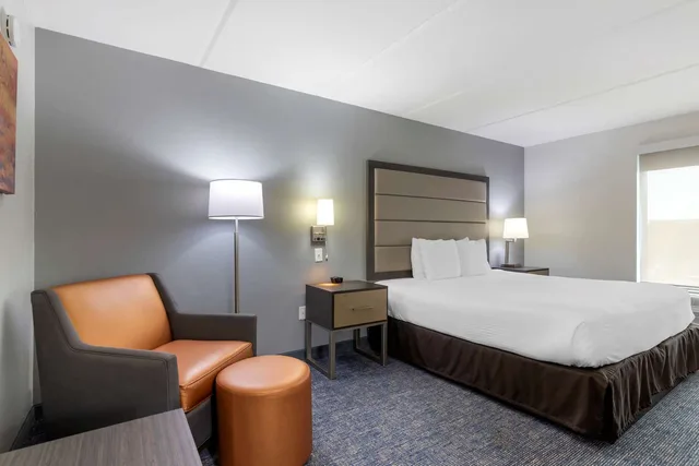 غرفة بسرير كينج لذوي الإعاقة، Best Western Plus McAllen Airport Hotel 2/4