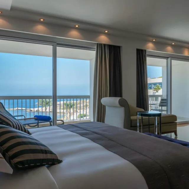 Ambassador, Suite, Sea View, Movenpick Hotel Beirut 4/6
