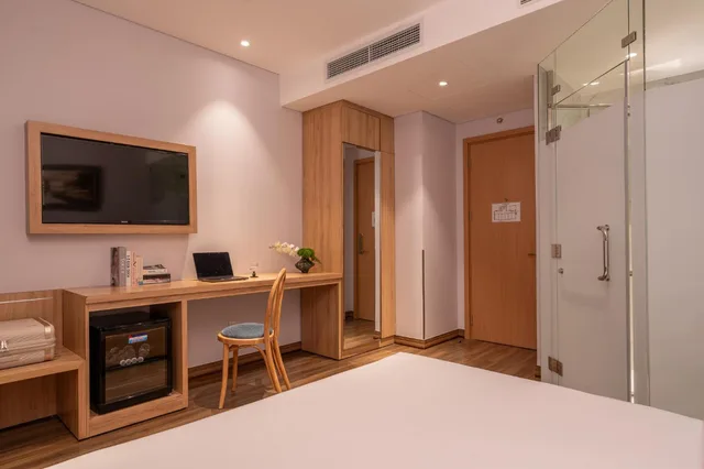Deluxe, Queen Bed, No Window، Adora Mira Hotel (formerly Ramada Encore By Wyndham Saigon D1) 5/9