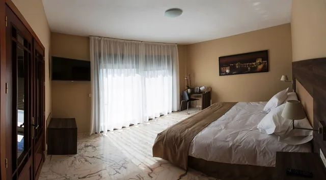 غرفة بسريرين منفصلين بشرفة، Hotel Finca Los Abetos 1/10