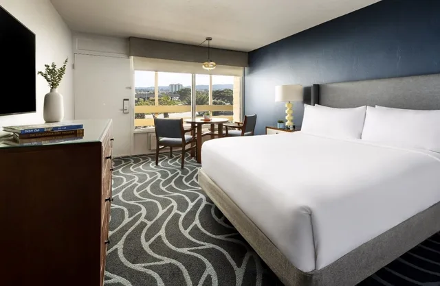 Room, Accessible, Monterey Beach Hotel, a Tribute Portfolio Hotel 2/2