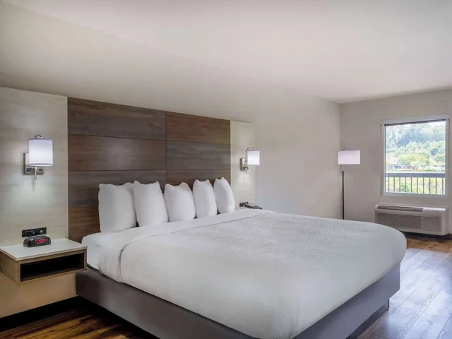 غرفة بسرير كينج، Days Inn by Wyndham Clemson 3/7