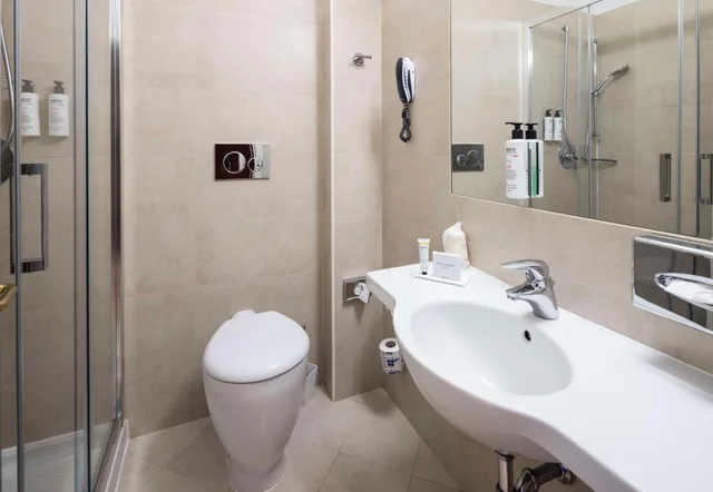 غرفة بسرير مزدوج أو سريرين منفصلين، Best Western Hotel Madison 7/10