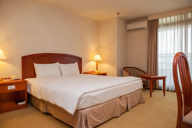 Standard, Queen Bed, Landis Inn Lotung 7/10