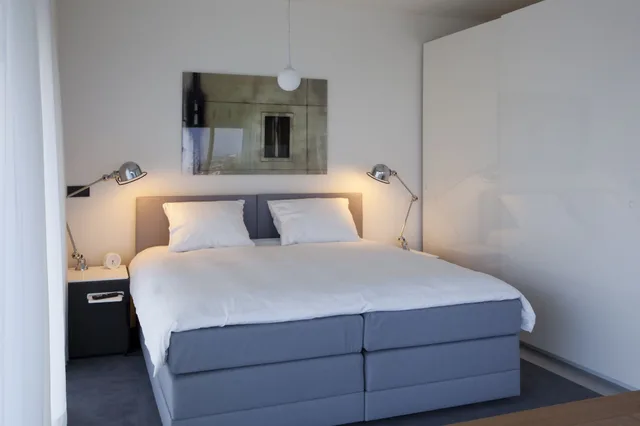 استوديو ركني، Urban Residences 2/10