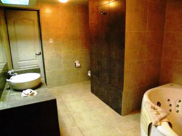 جناح جونيور، San Francisco Business Class 2/3