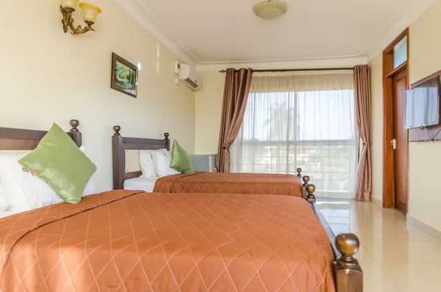 غرفة فاخرة بسريرين منفصلين بإطلالة على المدينة، Marie S Royale Hotel 1/6