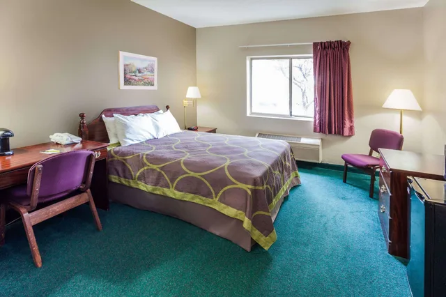 Room, Queen Bed, Accessible, Super 8 by Wyndham Valparaiso 1/2