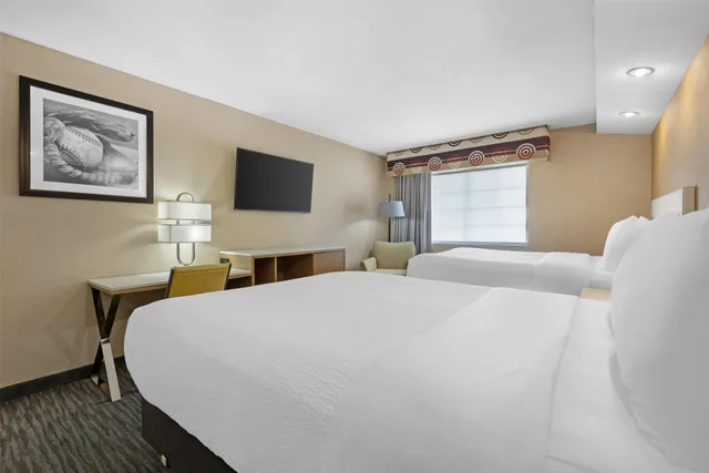 غرفة رباعية بسريرين كوين، Best Western Cooperstown Inn & Suites 4/6