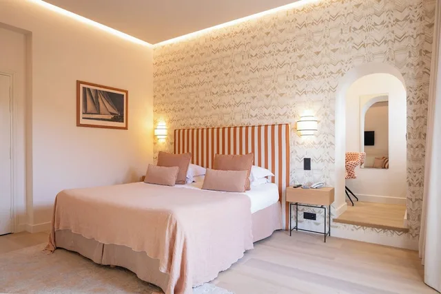جناح جونيور بسرير كوين بشرفة مع أريكة، La Bastide Du Port 2/6