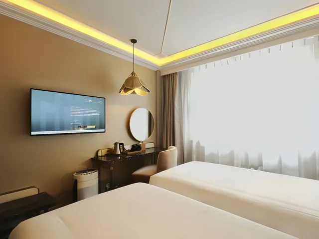 Boutique, Twin Beds, Jinjiang Metropolo Shanghai Xintiandi Hotel 2/2