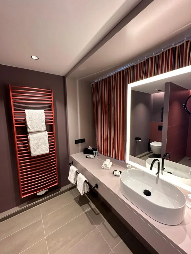 جناح جونيور بشرفة، Room in B&B - Studio for 2 People in Hamburg Mitte, Cozy and Modern 5/10