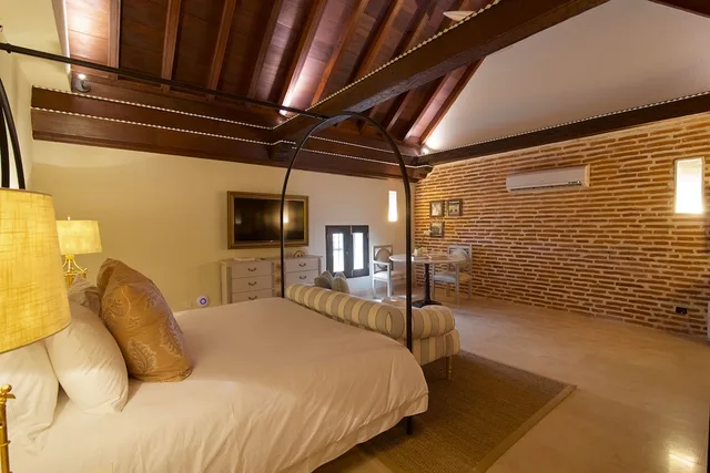 جناح بسرير كينج، Capellan de Getsemani 2/10