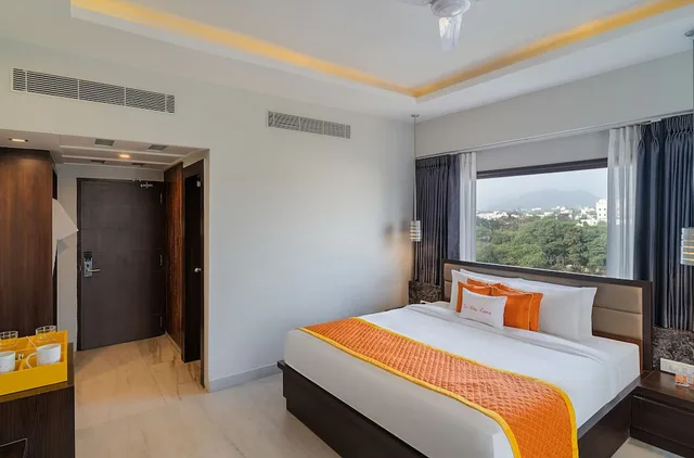 غرفة بريميوم بسرير كينج، Zone Connect by The Park Udaipur 2/4