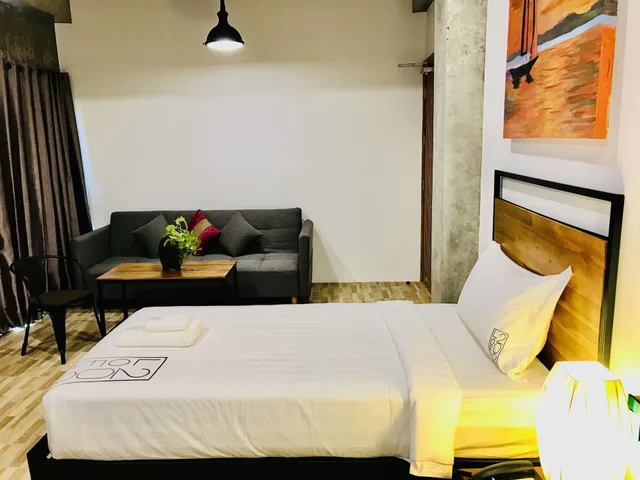 غرفة ديلوكس بسرير كينج، Loft 202 Hotel 1/6