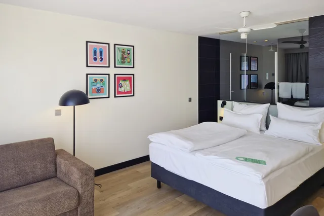 غرفة بريميوم بسرير كوين، Garner Hotel Oberhausen by IHG 3/10