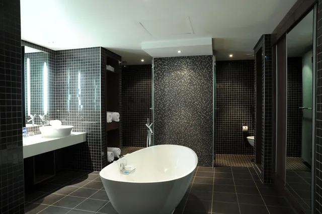 Presidential, Suite, King Bed, Southern Sun Rosebank 6/6