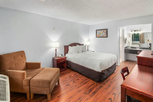 غرفة بسرير كوين لذوي الإعاقة، Inn at Lake Washington By OYO I-405 2/5