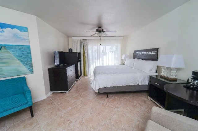 غرفة قياسية بسرير كينج، The Grand Caymanian Resort 1/1