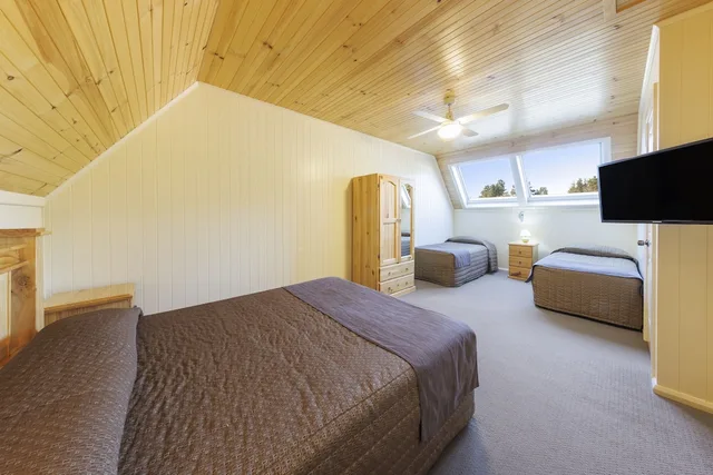 فيلا سوبيريور بأربعة أسرّة وسريرين كوين بـ4 غرف نوم، Black Gold Country Cabins & Motel 1/3