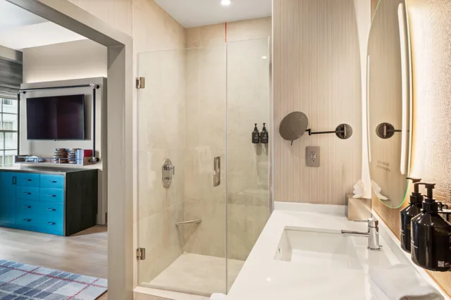 جناح بسرير كينج لذوي الإعاقة، Hotel Indigo Baton Rouge Downtown 7/8
