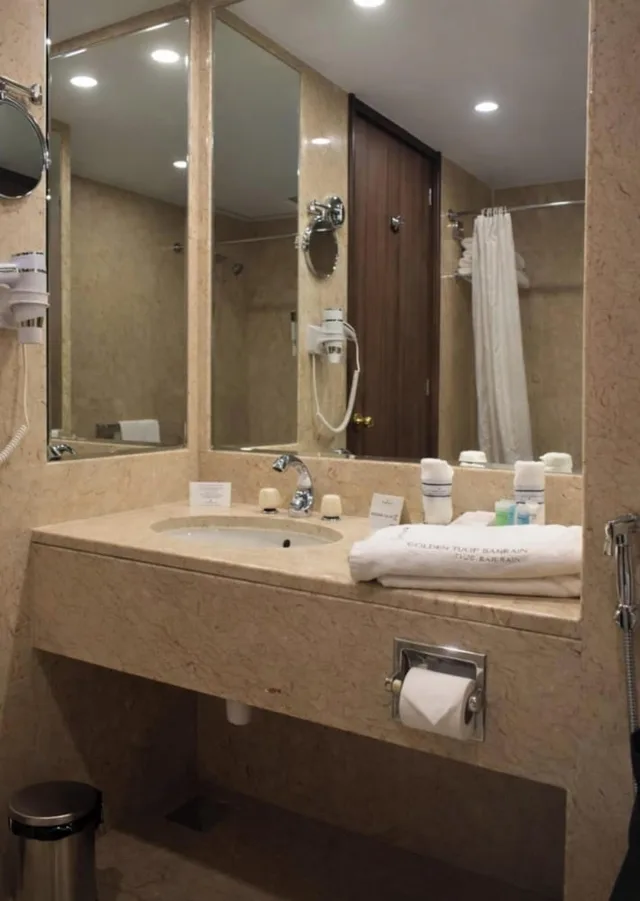 غرفة قياسية بسرير كوين، Golden Tulip Bahrain 10/10