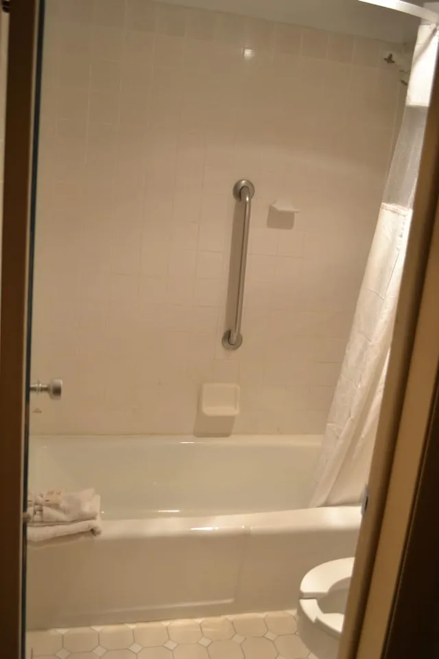 غرفة بسريرين مزدوجين، Ramada by Wyndham State College Hotel & Conference Center 9/10