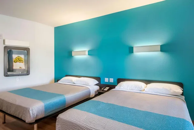 2 Queen Beds - Mobil Access Tub Smk Micfridg، Motel6 Channelview, TX 2/10