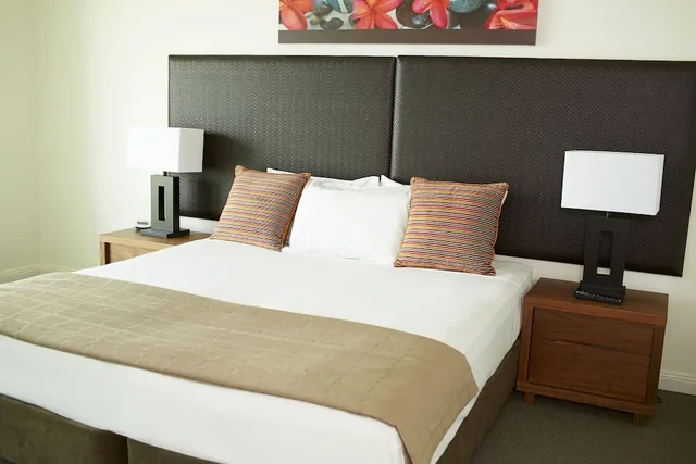 Room, King Bed, Mantra Sun City Surfers Paradise 4/5