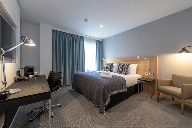City, Queen Bed، Apex City 11/14