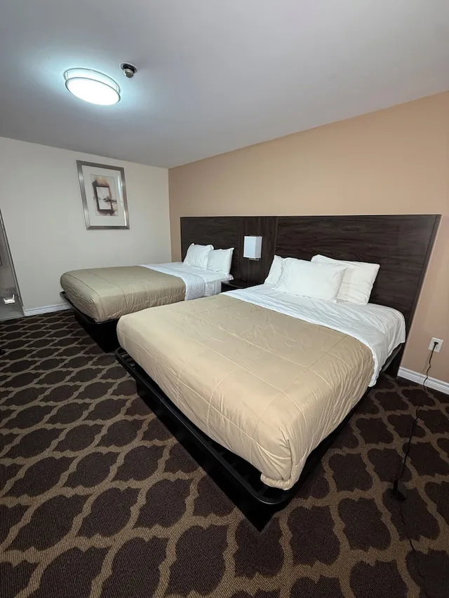 Room, 2 Queen Beds, Falls Lodge by the Falls 1/10