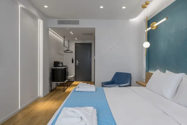 Executive, Suite, Queen Bed, Magenta Acropolis 1/5