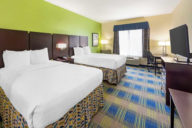 Room, 2 Queen Beds, Best Western Plus Pratt 1/3