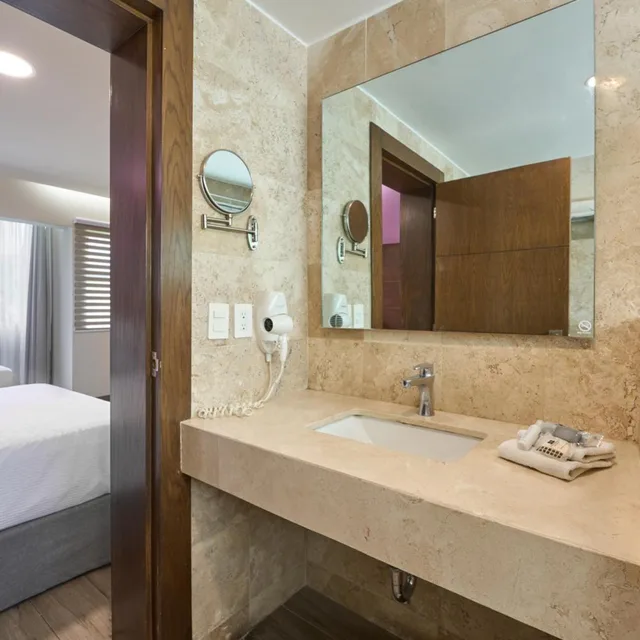 Deluxe, Double Bed, Hotel Estancia Business Class 6/10