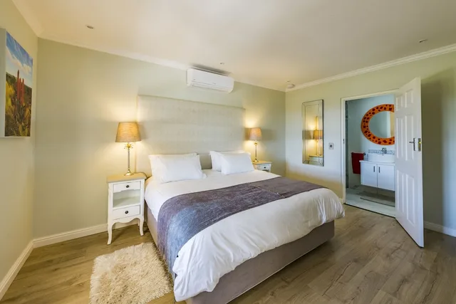 فيلا بسرير كينج، Kunjani Cottages 3/6